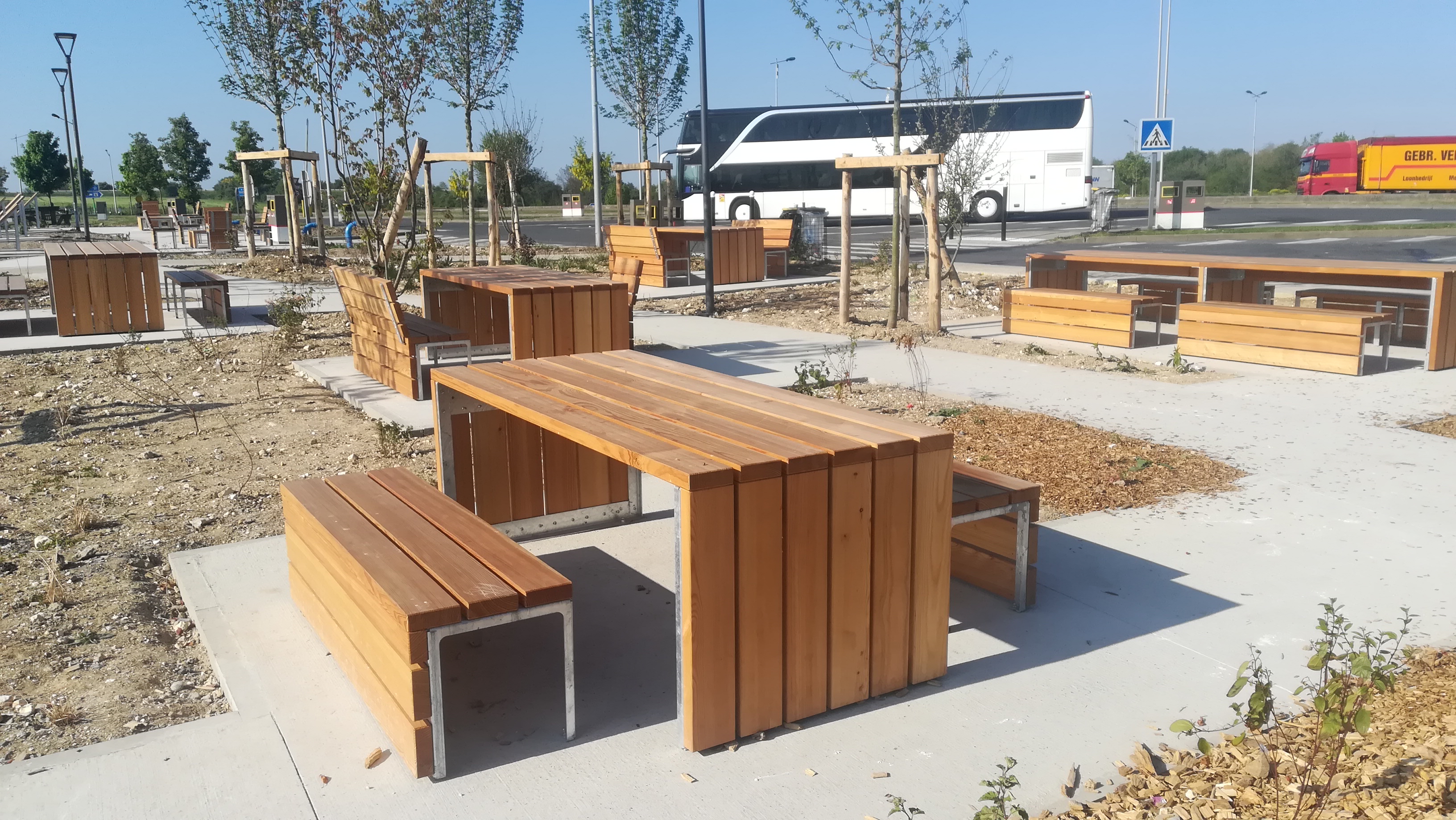 Table Link - 6 places - bois - l. 200 cm - livré non déchargé