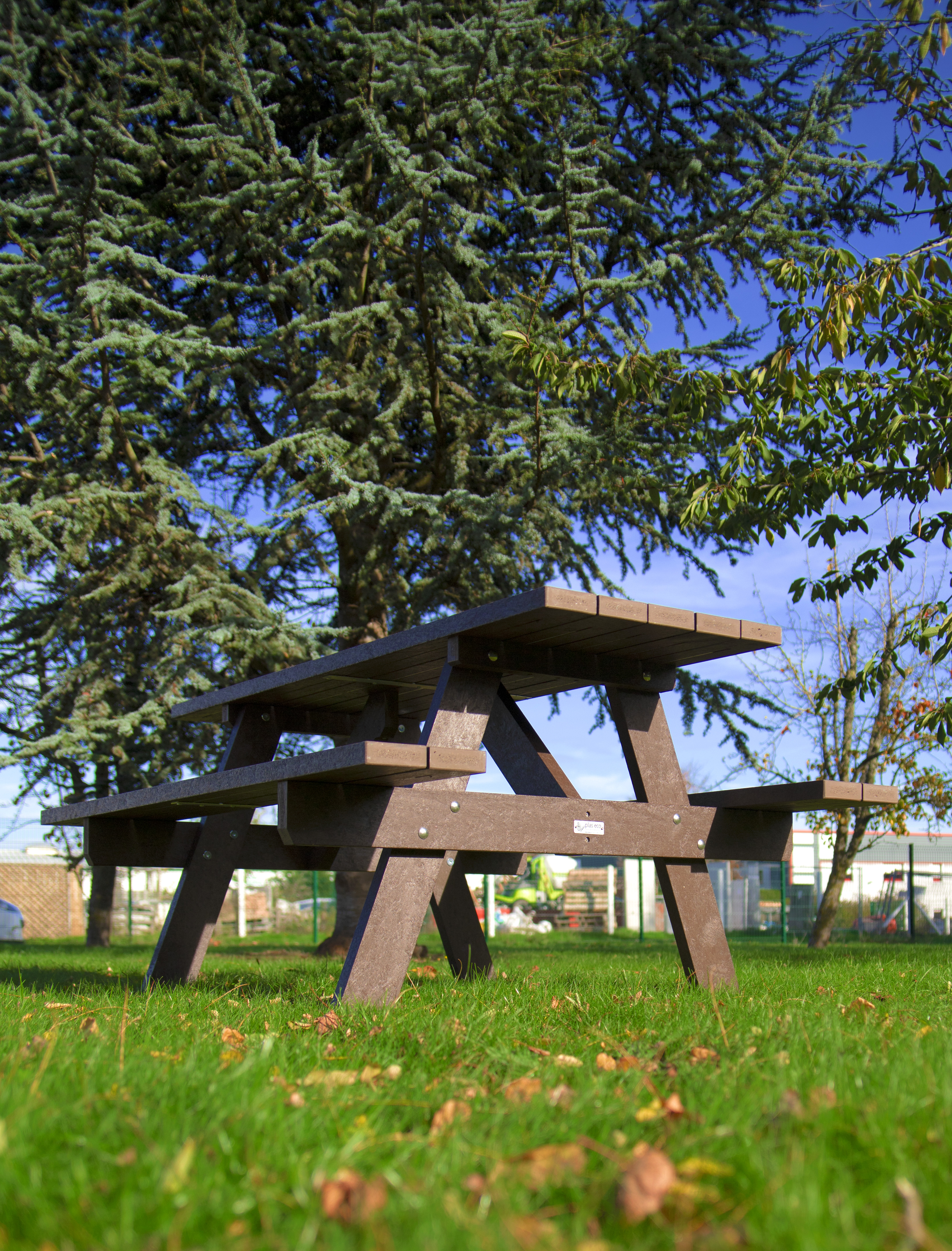 Table pique-nique avec banquettes solidaires Forestier - lattes plastique recyclé - l. 180 cm - coloris standard