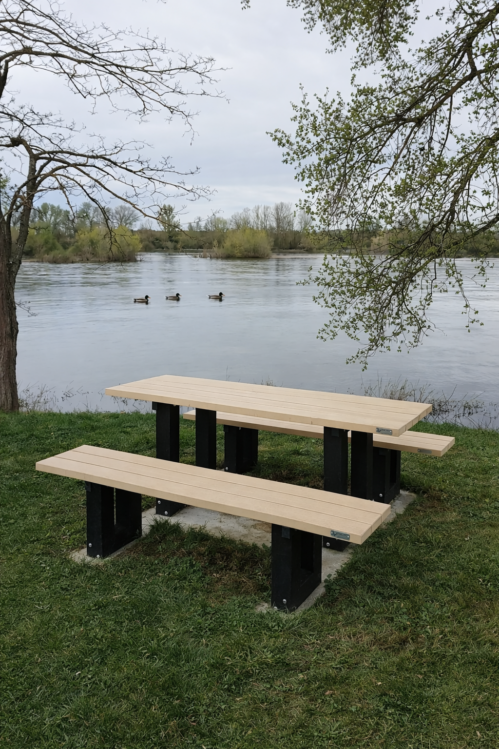 Table pique-nique avec banquettes non solidaires Londura - lattes plastique recyclé - l. 180 cm - coloris standard