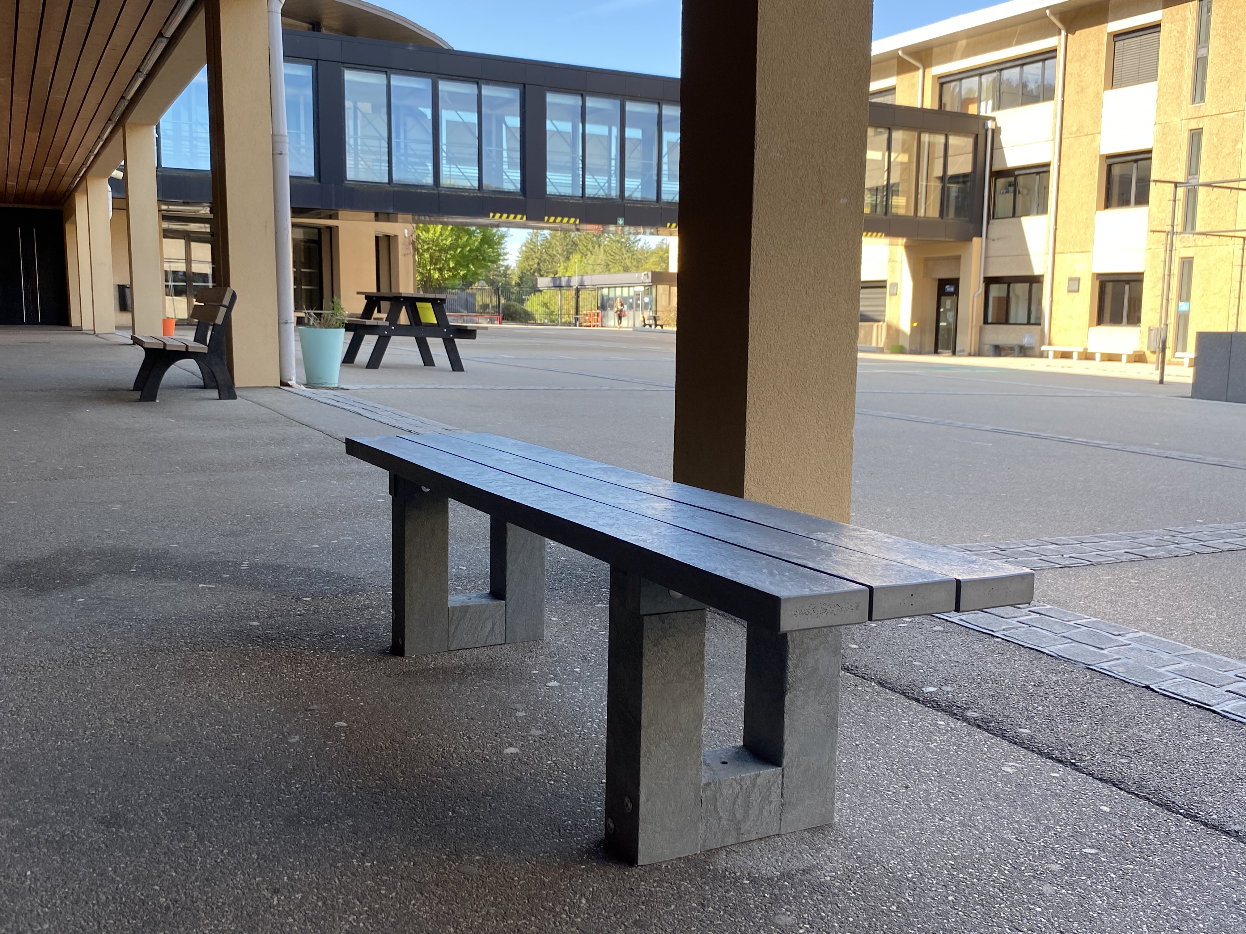 Banquette Londura - lattes plastique recyclé - l. 180 cm - livré non déchargé