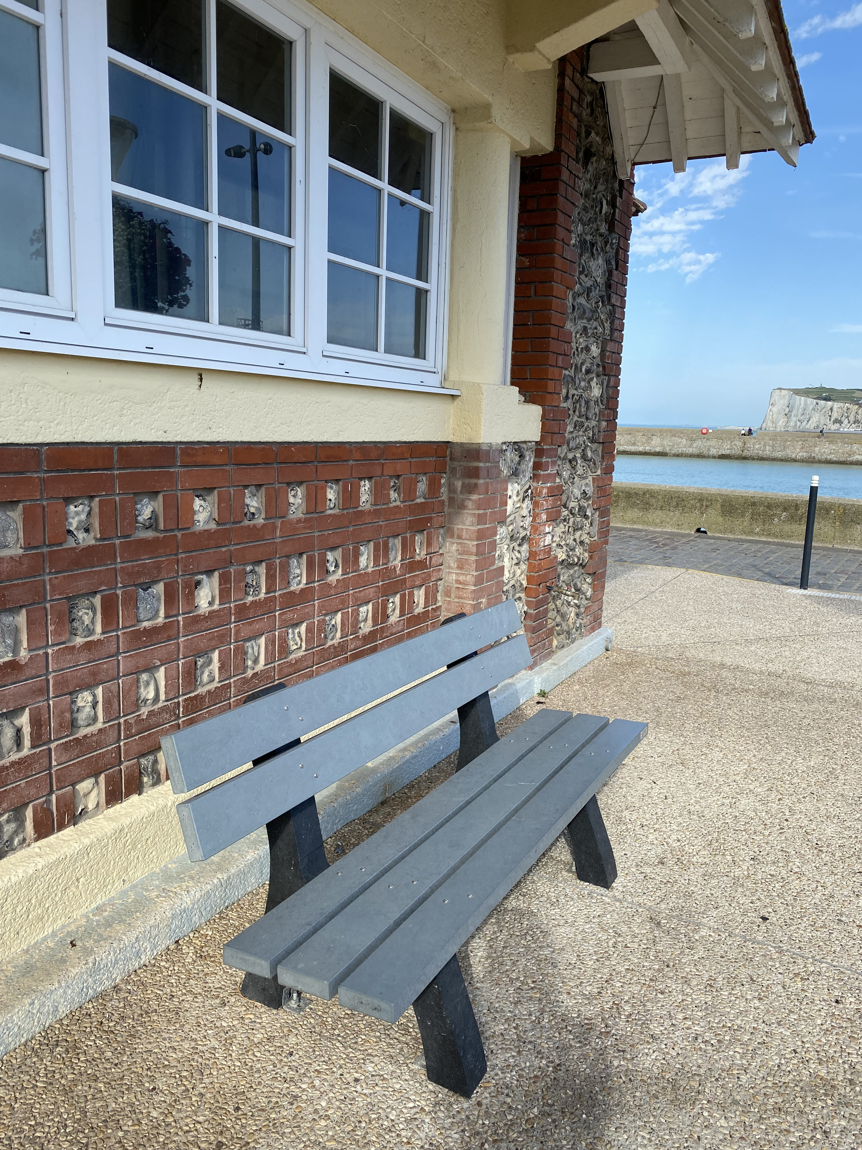 Banc Helios - lattes plastique recyclé - l. 180 cm - coloris standard - livré non déchargé