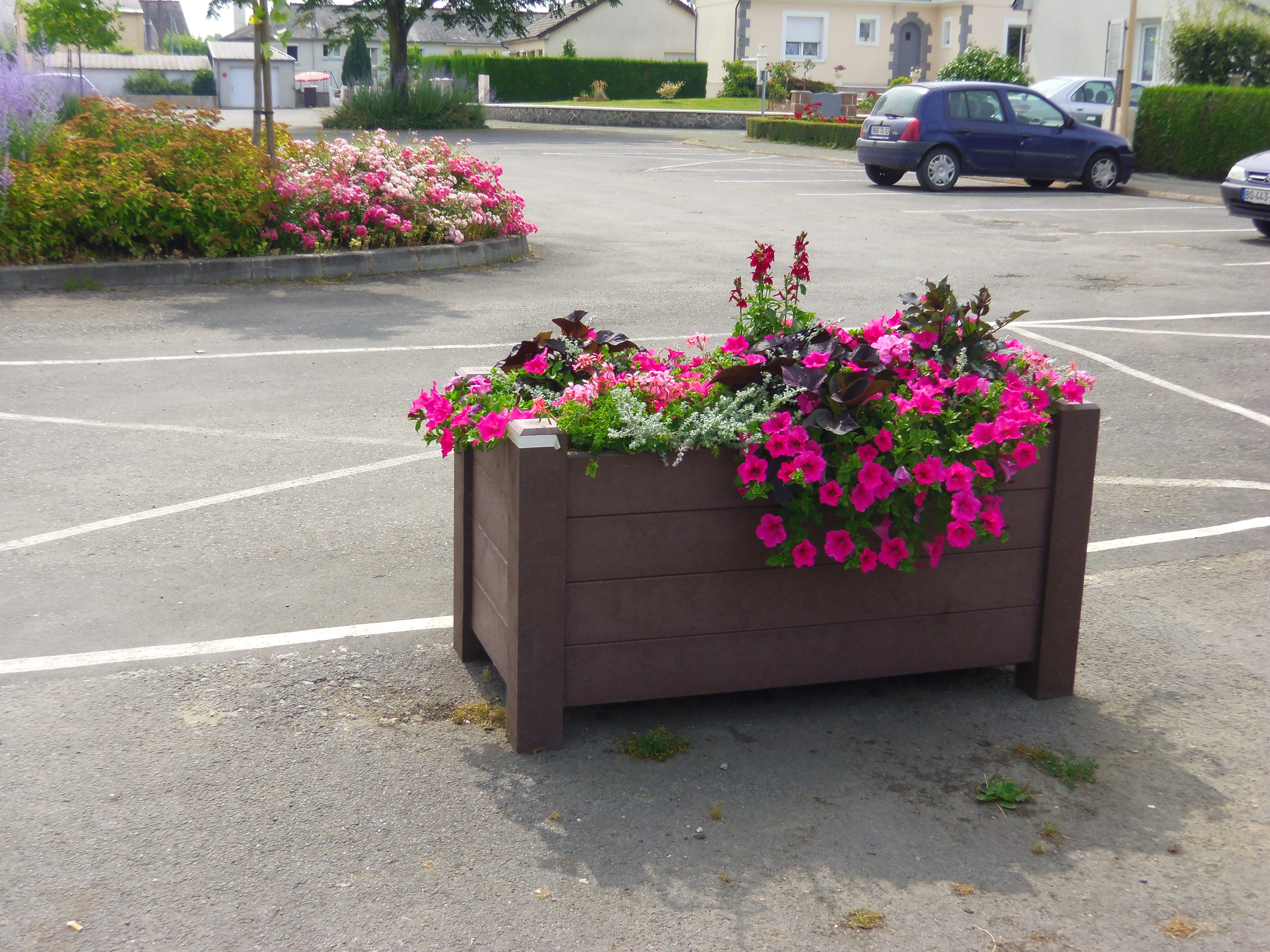 Jardinière rectangulaire Londura 400 - h.70 x l.154 cm - plastique recyclé - coloris standard - livré non déchargé