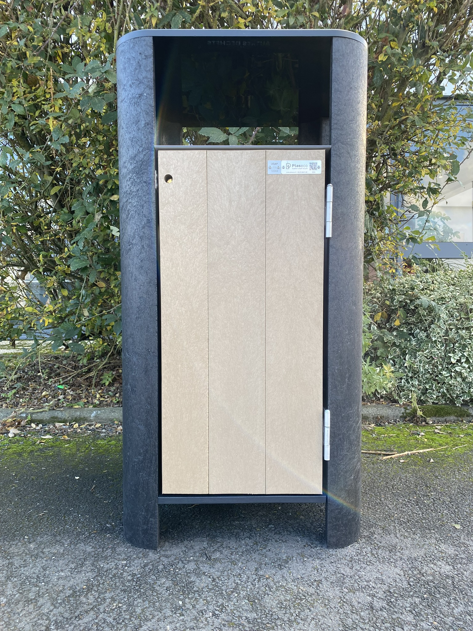 Corbeille porte-sac Osakan - protection anti-pluie - lattes plastique recyclé - 110 l - livré non déchargé