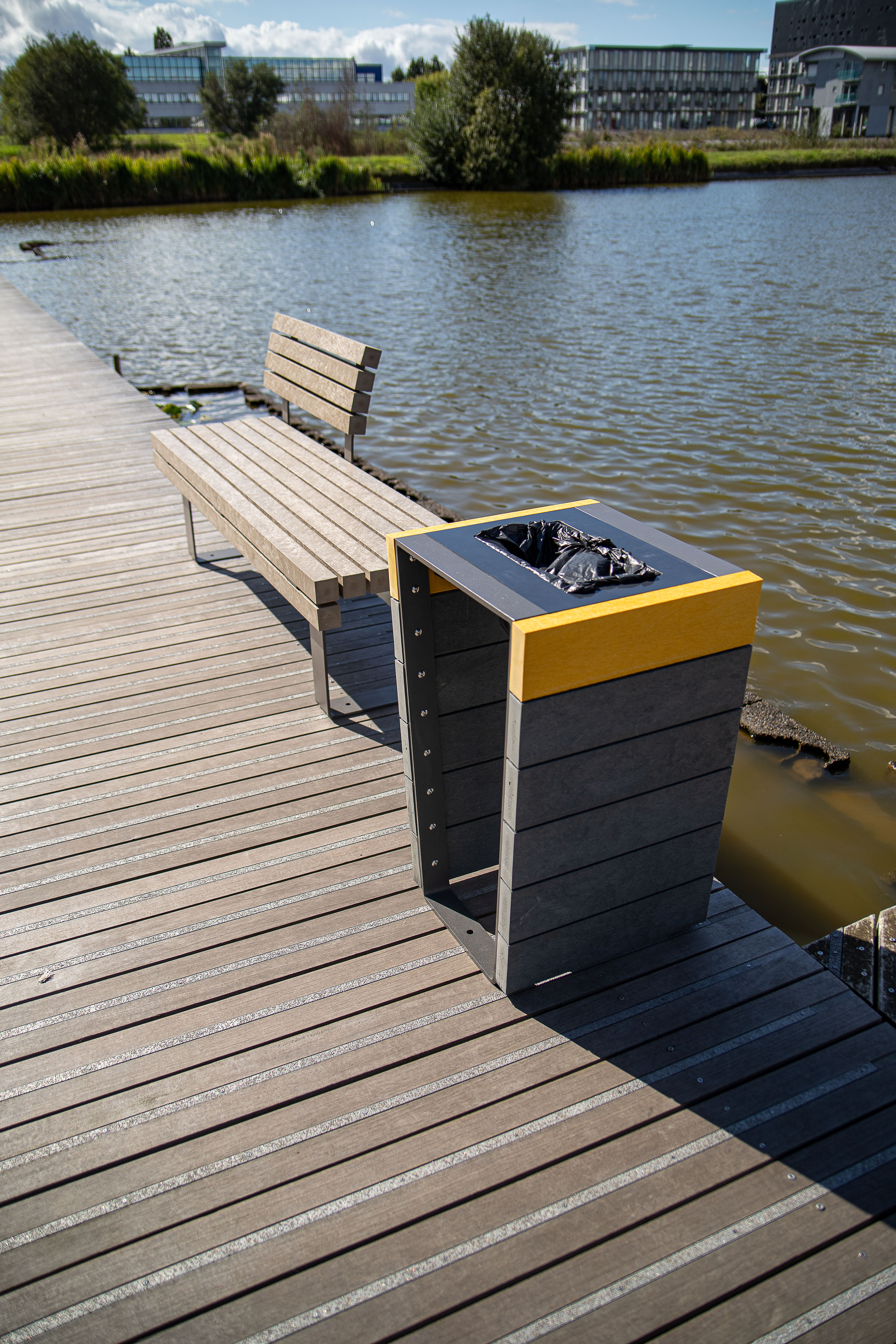 Corbeille porte-sac vigipirate Aeria - lattes plastique recyclé - pour sac 110 l - livré non déchargé