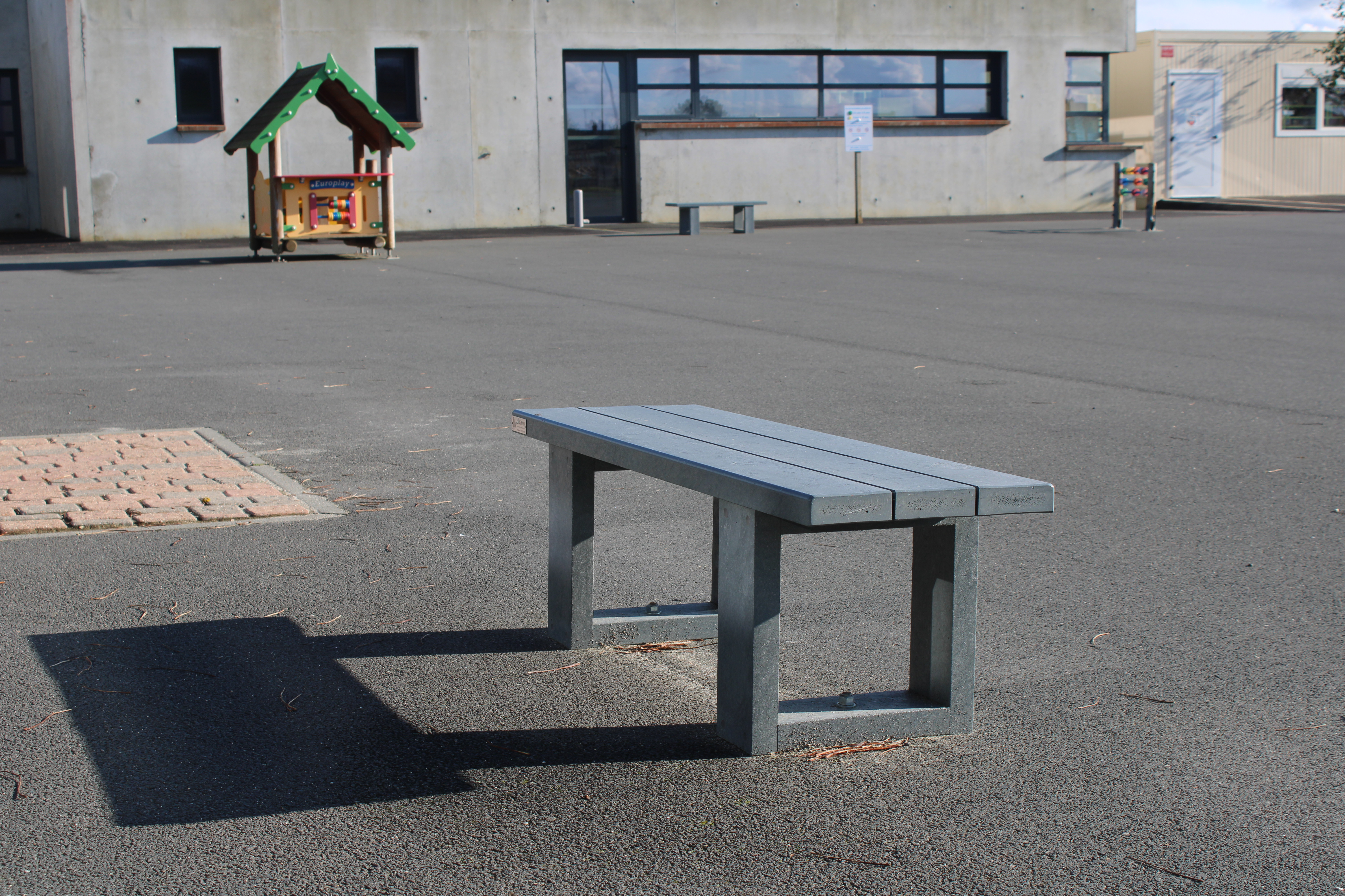 Banquette enfants Recre - lattes plastique recyclé - l. 120 cm - coloris standard - livré non déchargé