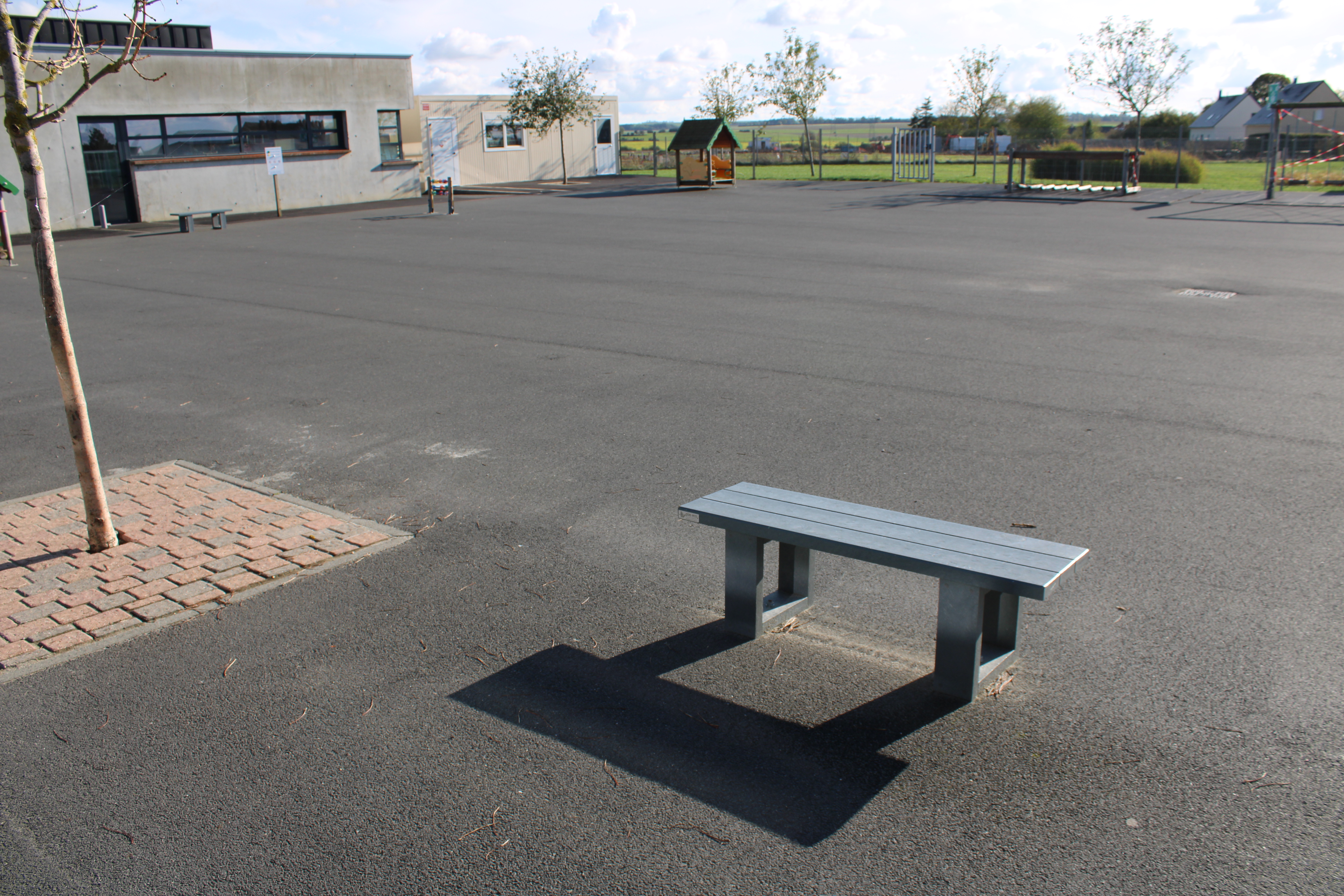 Banquette enfants Recre - lattes plastique recyclé - l. 120 cm - coloris standard - livré non déchargé