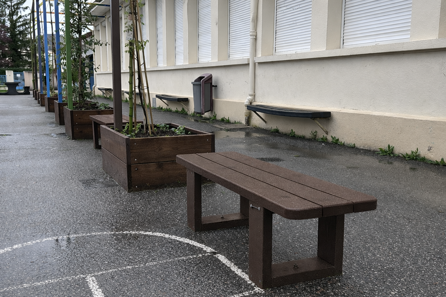 Banquette enfants Recre - lattes plastique recyclé - l. 120 cm - coloris standard - livré non déchargé