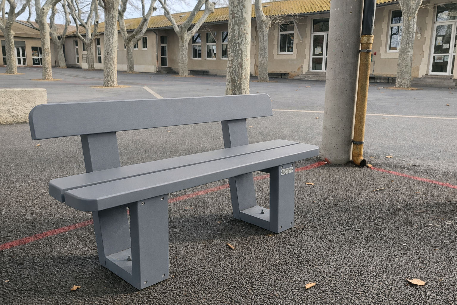 Banc enfants Recre - lattes plastique recyclé - avec dossier - l. 120 cm - coloris standard - livré non déchargé