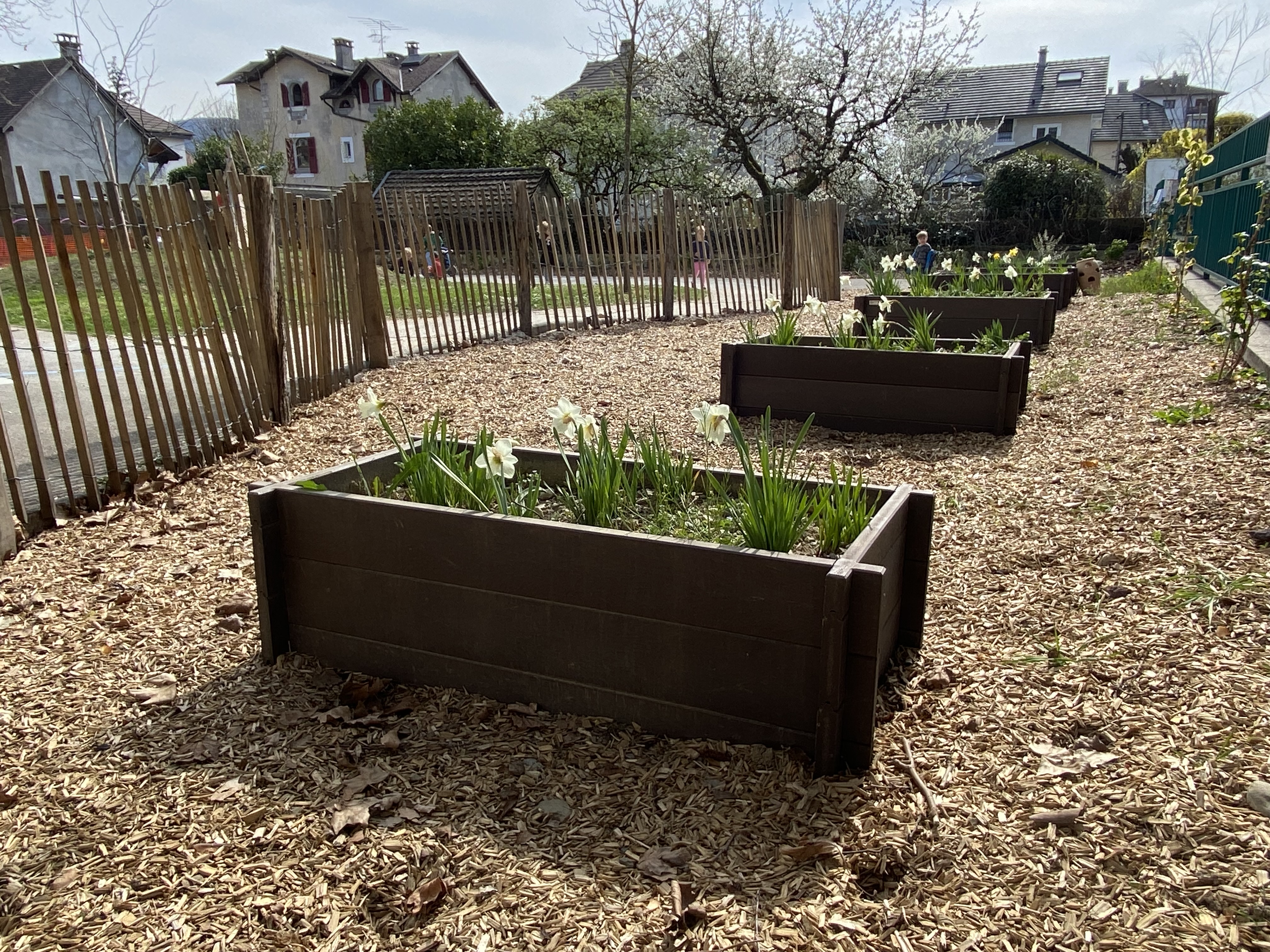 Jardinière rectangulaire Garden - h. 34,1 x l. 60 cm - sans fond - lattes plastique recyclé - livré non déchargé