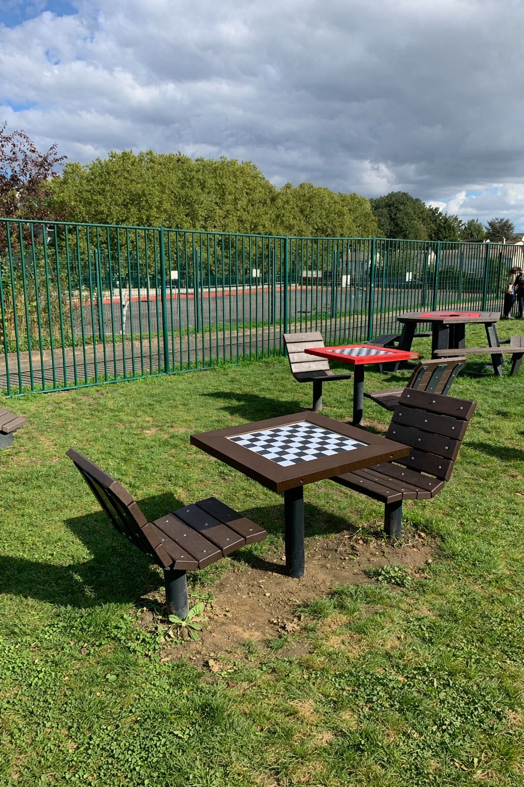 Table de jeux Major - l. 71,5 x pr. 71,5 x h. 76 cm plastique recyclé - coloris standard - livré non déchargé