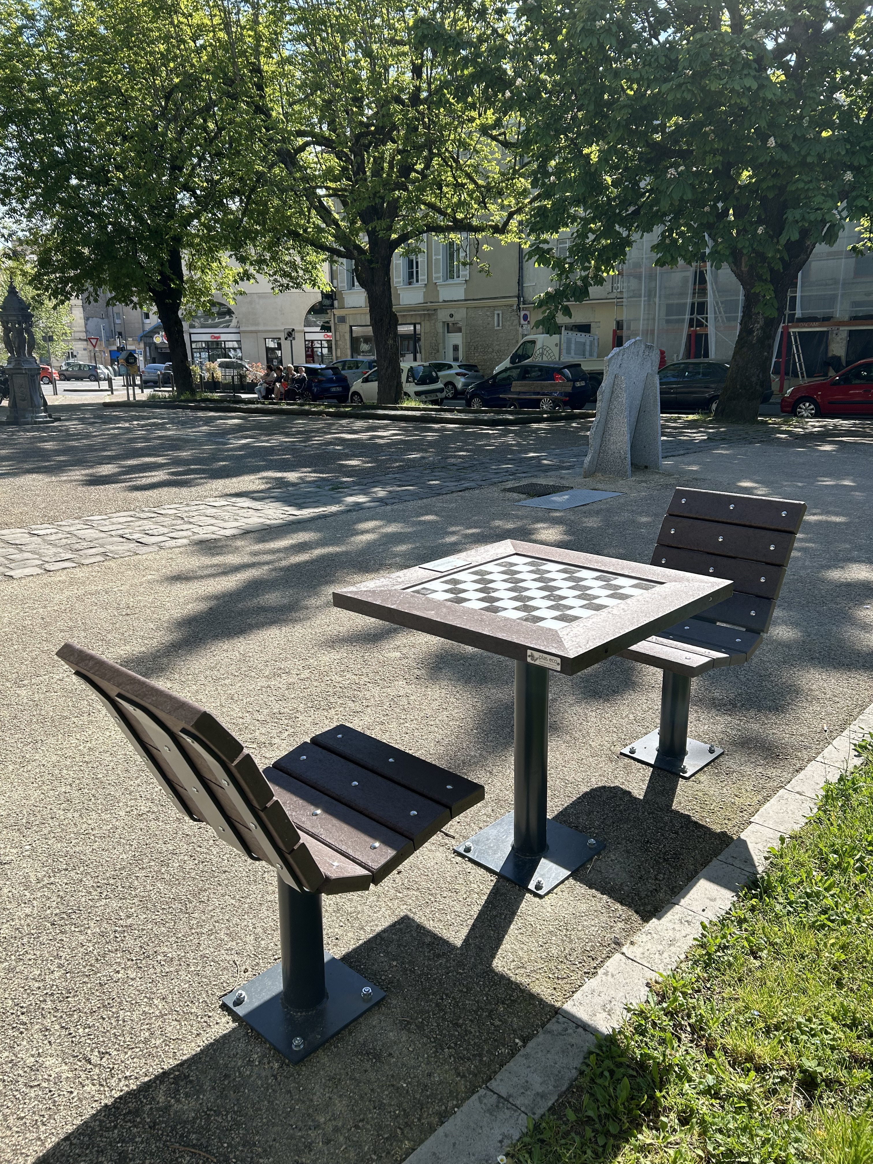 Table de jeux Major - l. 71,5 x pr. 71,5 x h. 76 cm plastique recyclé - coloris standard - livré non déchargé