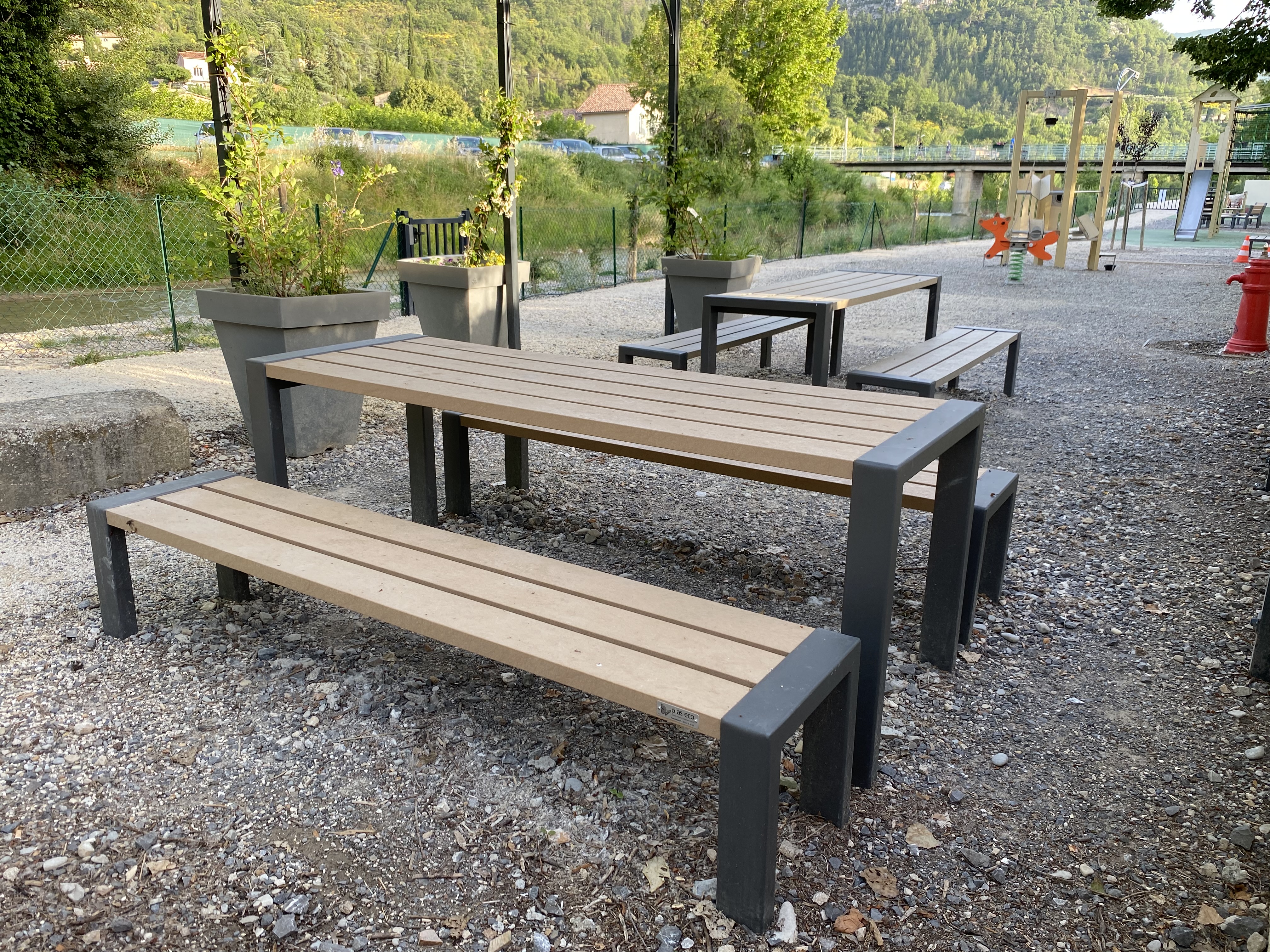 Table Harmonie - l. 198 cm - coloris standard - livré non déchargé