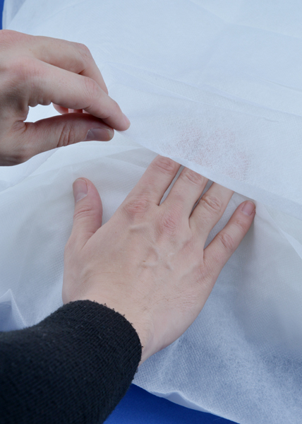 Taie d'oreiller - 35g/m² - 60 x 60 cm - rabat 18cm - blanc - usage unique - 1 carton de 75 unités