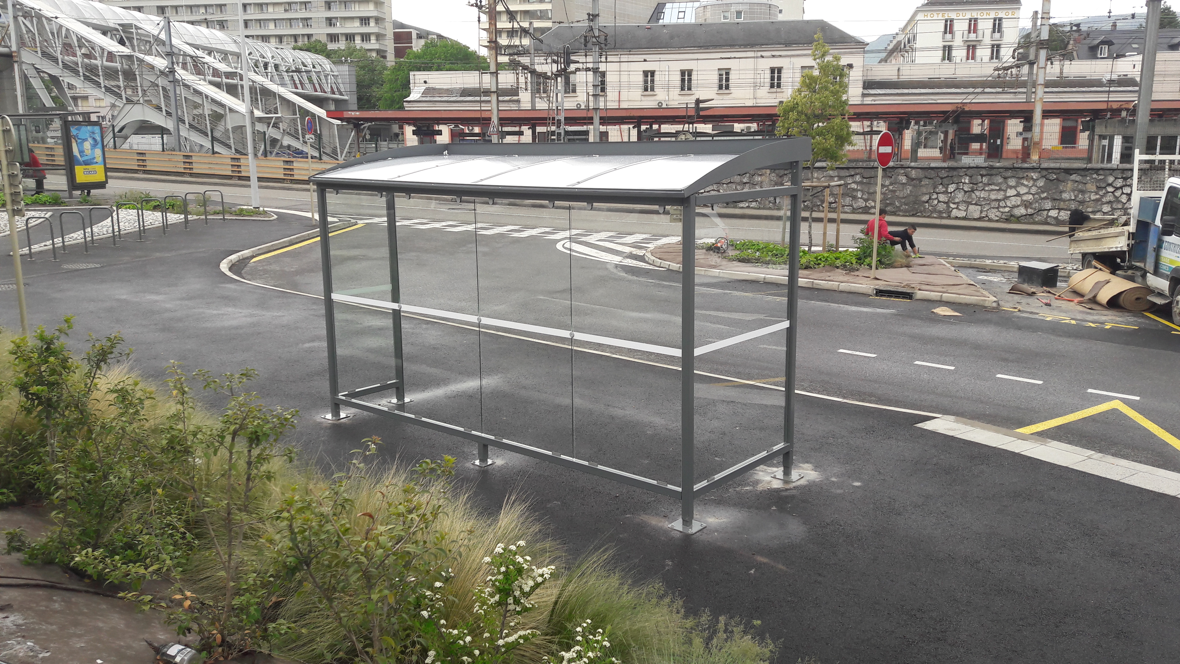 Abri voyageurs New GL - 4 x 1,6 m - petit côté à droite livré