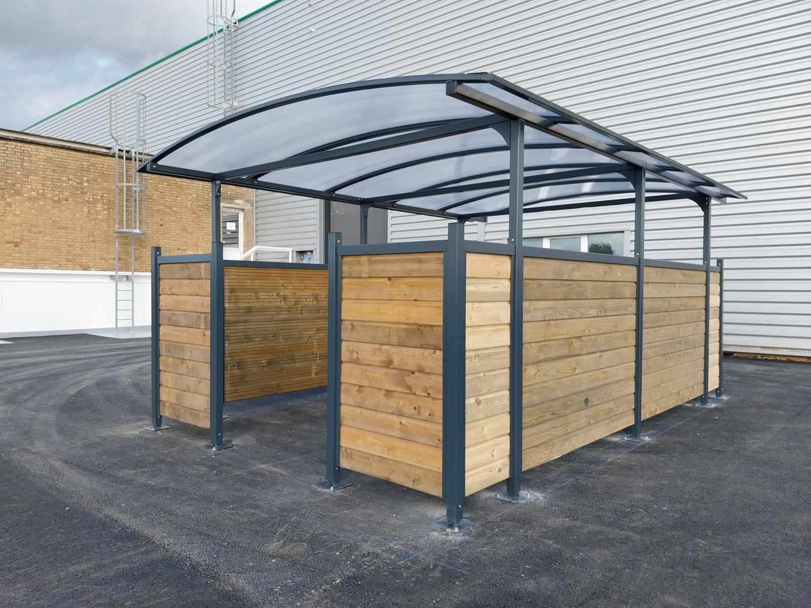 Abri Linéo - habillage bois - 5 x 3 m - livré