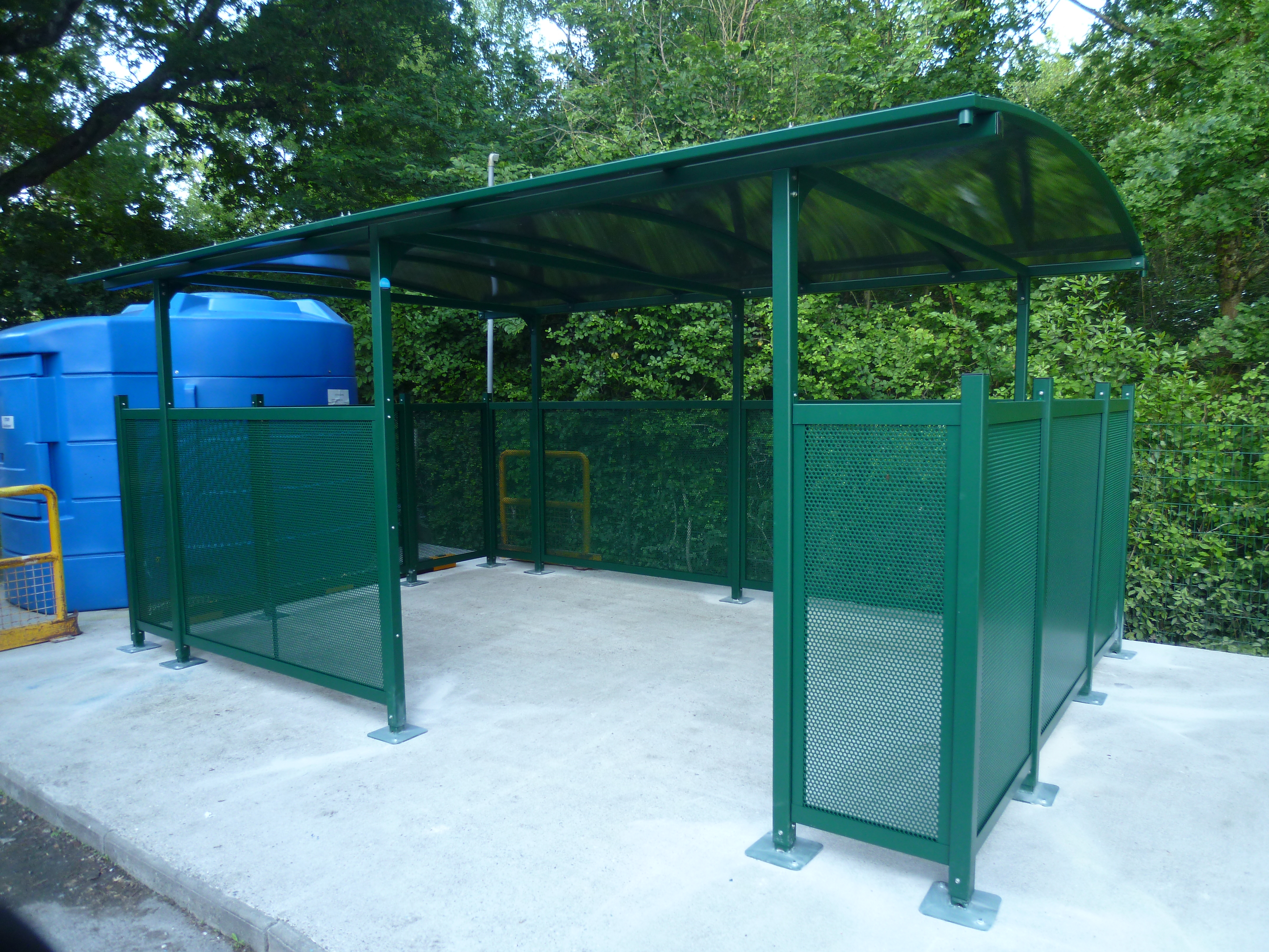 Abri Linéo - tôle perforée - 5 x 3 m - livré