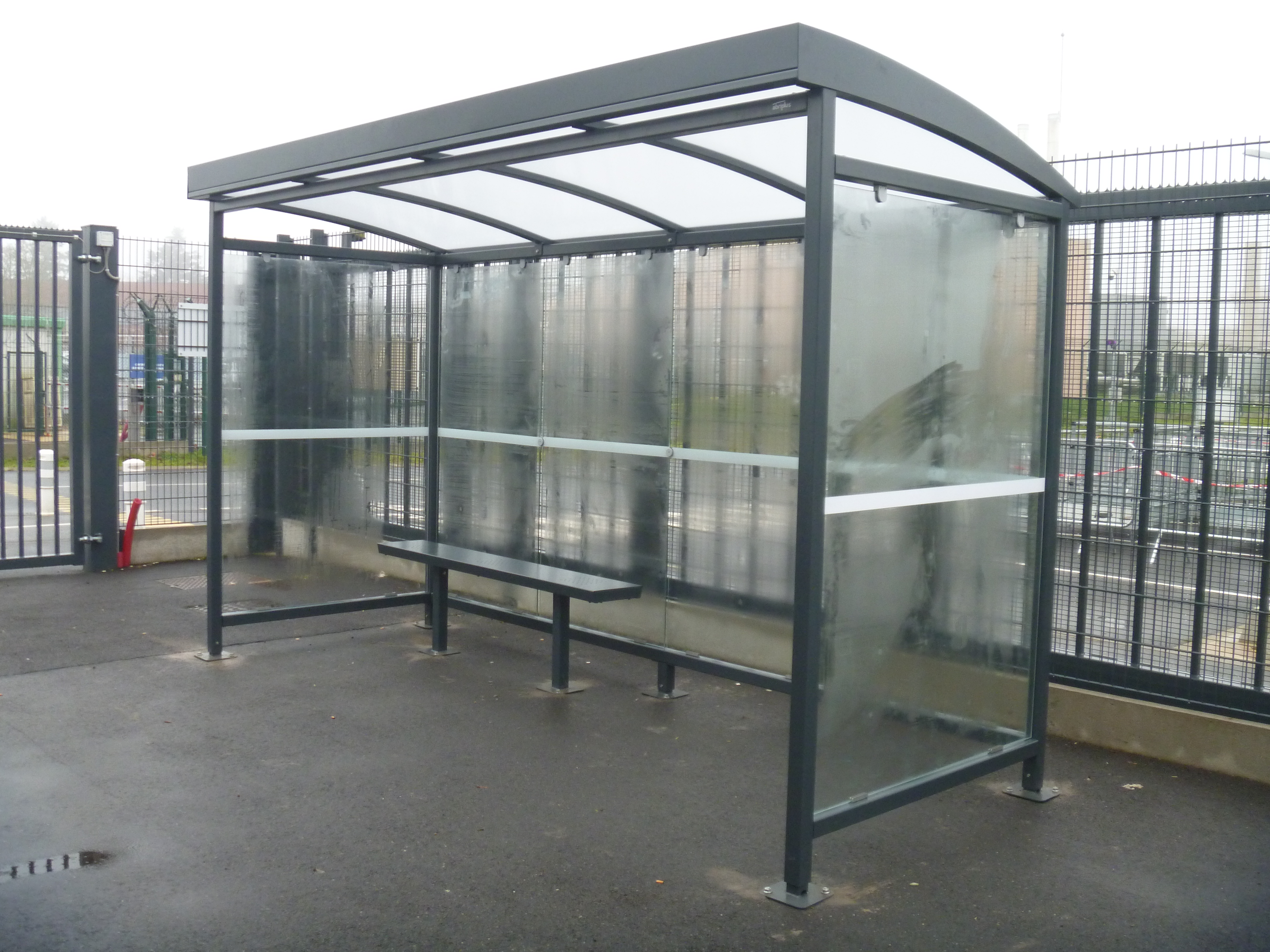 Abri voyageurs New GL - 4 x 1,6 m - vitré 2 grands côtés livré