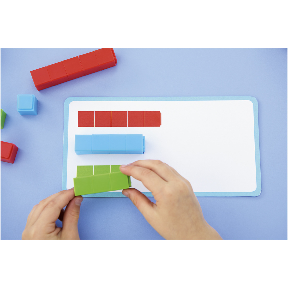 Atelier cubes et nombres 2 -2 enfants