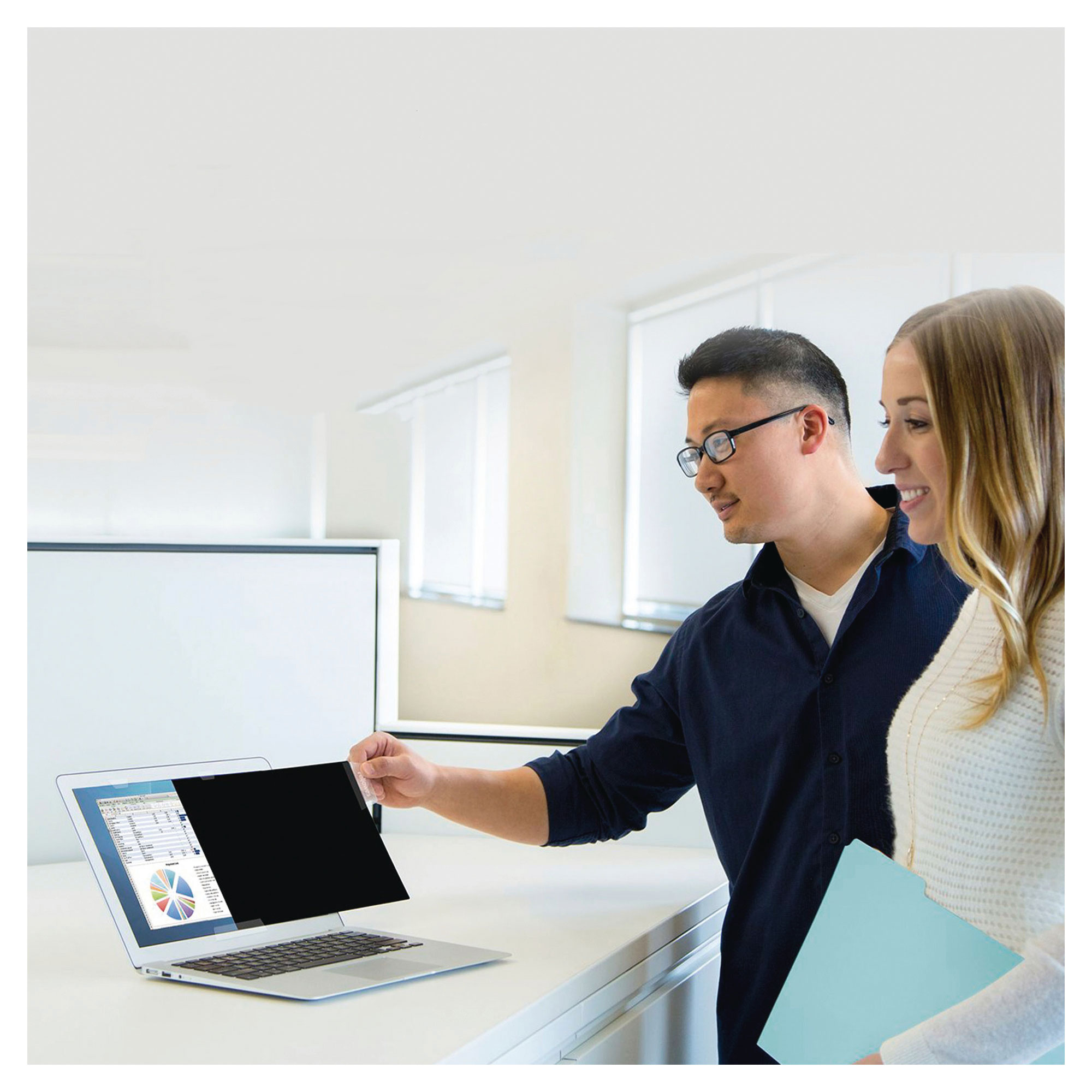 Filtre de confidentialité panoramique Fellowes Privascreen black-out pour écran d'ordinateur portable 14'' - 16:9