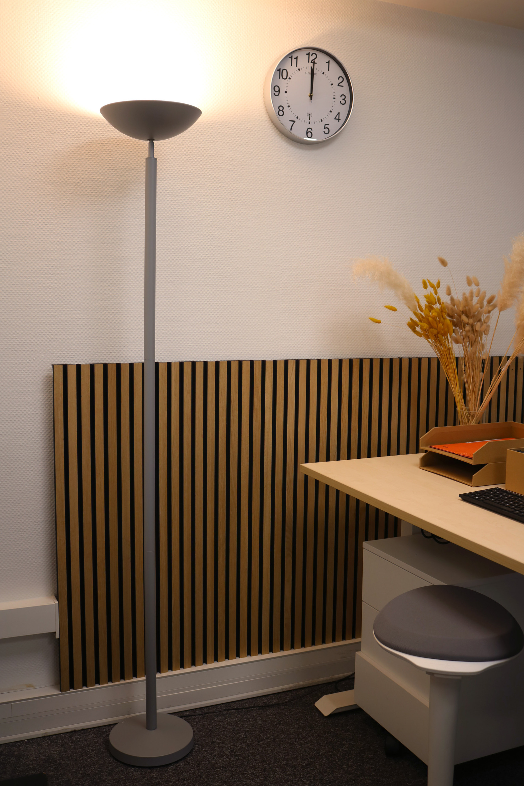 Lampadaire LED First Led droit - gris
