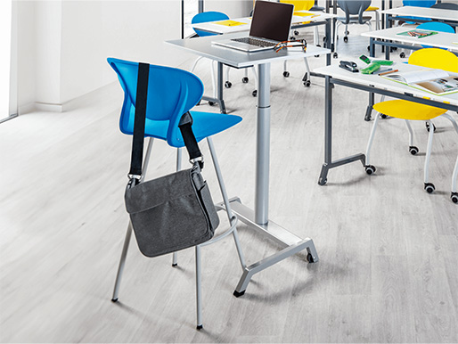 Voir les chaises pour les professeurs