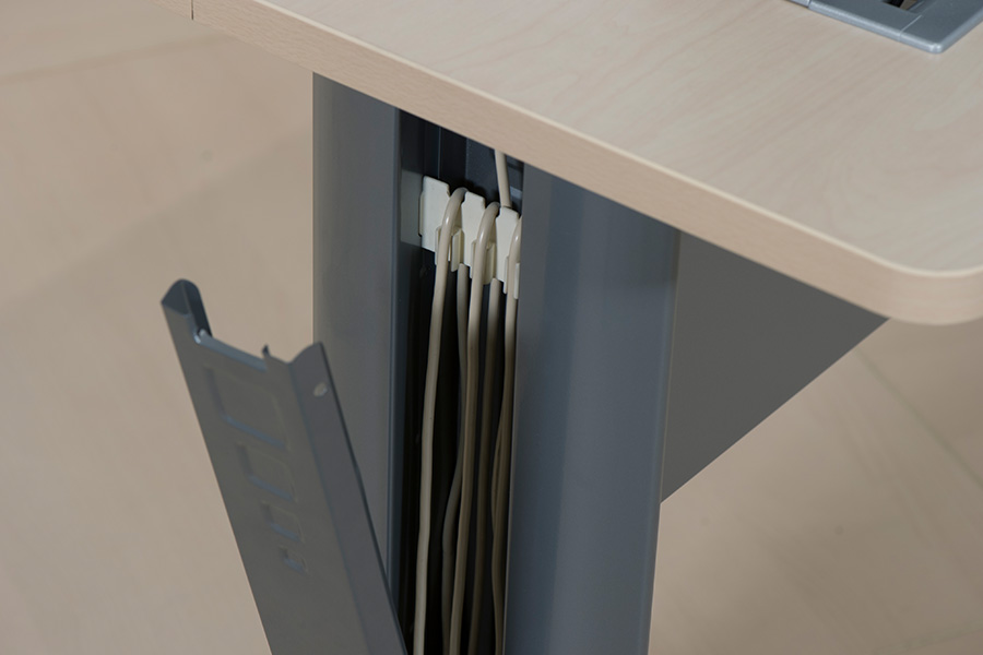 Piétement avec habillage clipsable
