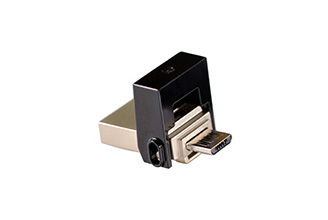 Port micro-USB mâle.