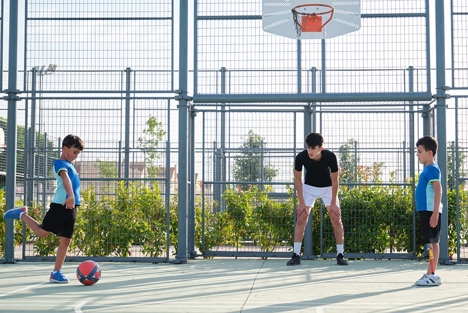 Voir
                        l’offre de terrains
                        multisports