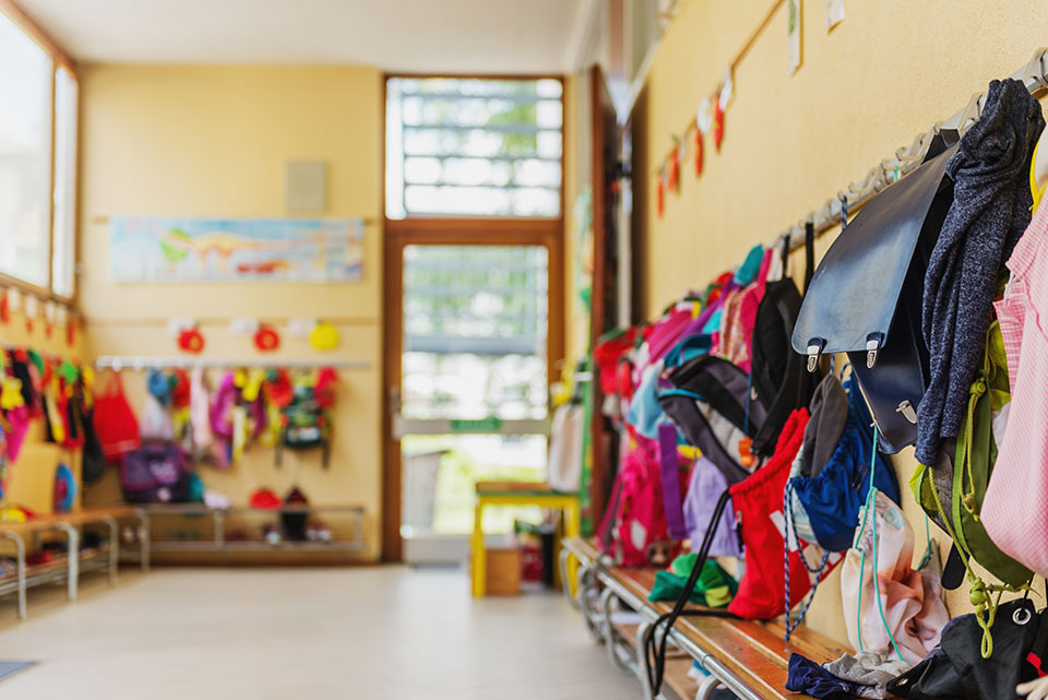 Zone d’accueil - Voir les rangements et vestiaires
                                                    pour l’école