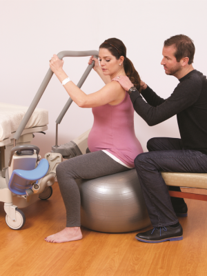 Position assise sur un ballon de travail