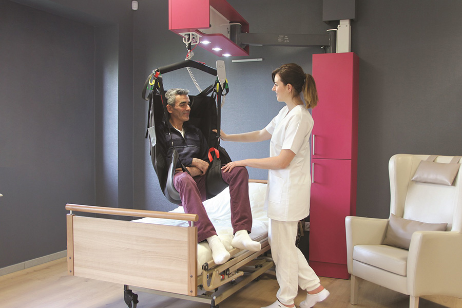 Découvrir - Harnais pour lève-personne escamotable intégré au mobilier