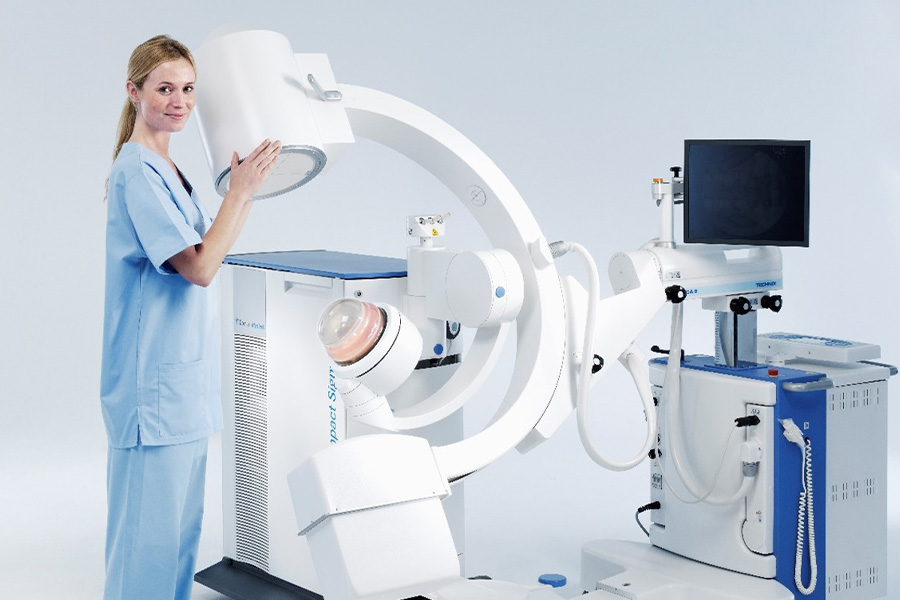 Découvrir - Lithotripteur modulaire Sigma avec arceau mobile de radioscopie, table patient et échographe doppler couleur