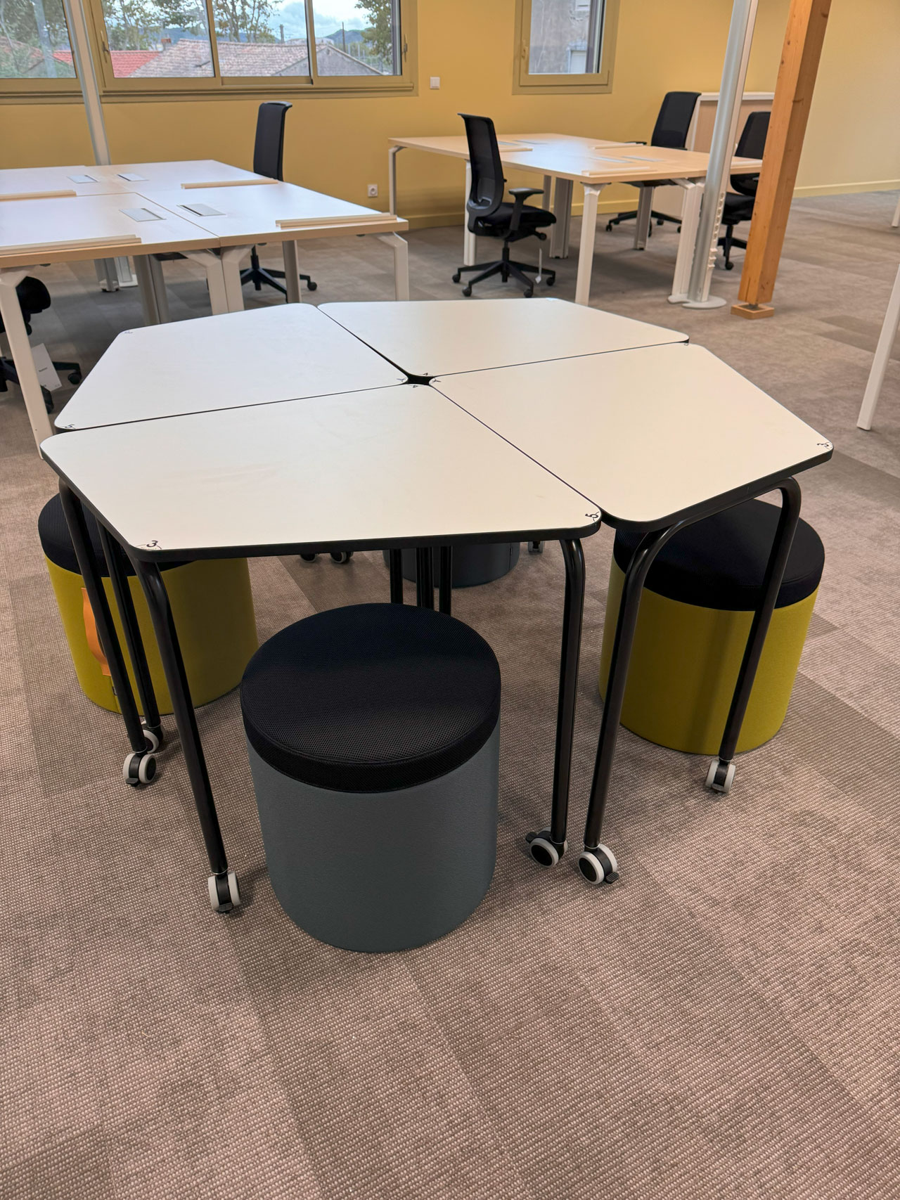 Espaces de travail / Espaces informels / Espaces de réunion - Ouvrir le diaporama