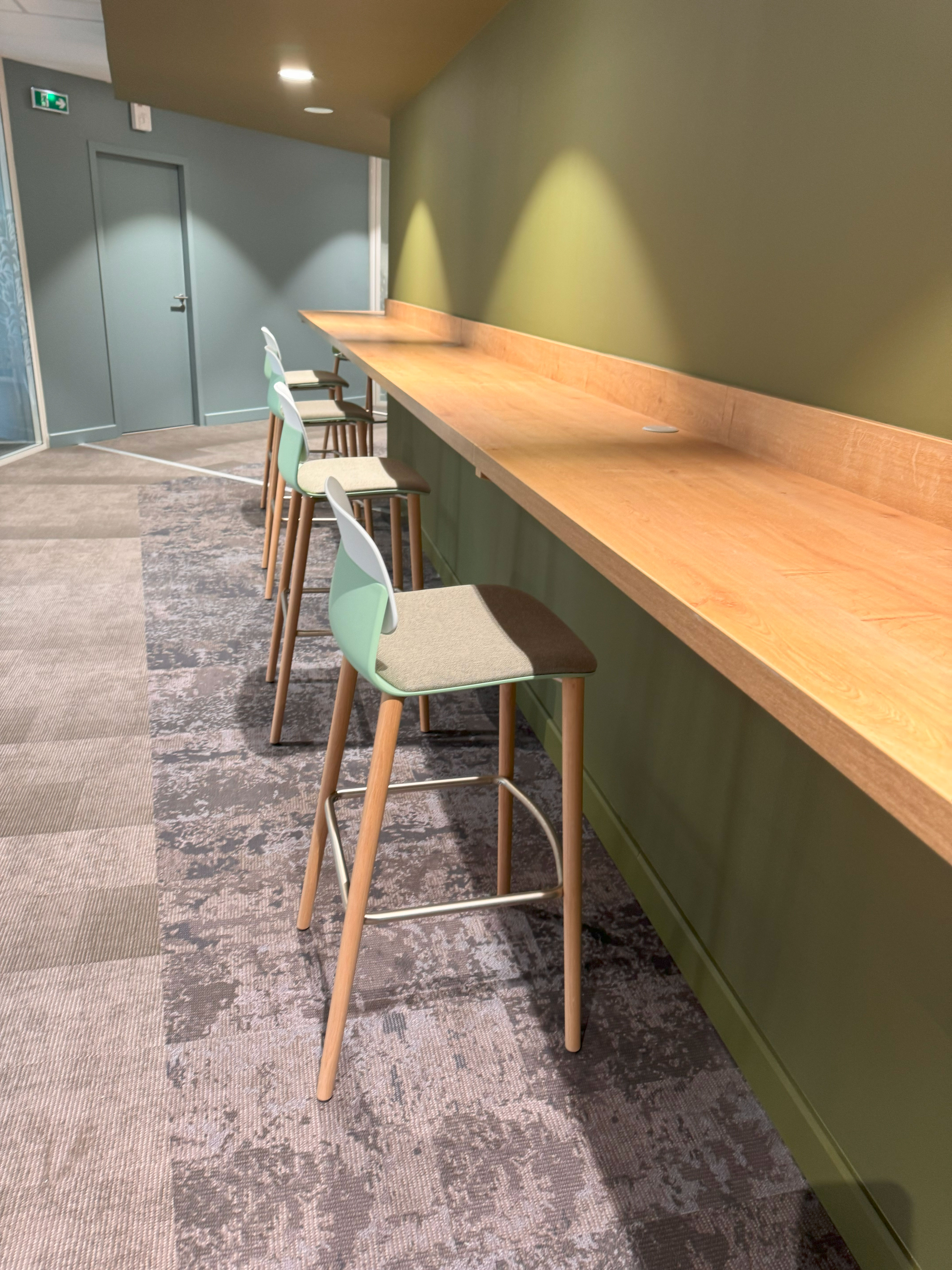 Espaces de travail / Espaces informels / Espaces de réunion - Ouvrir le diaporama